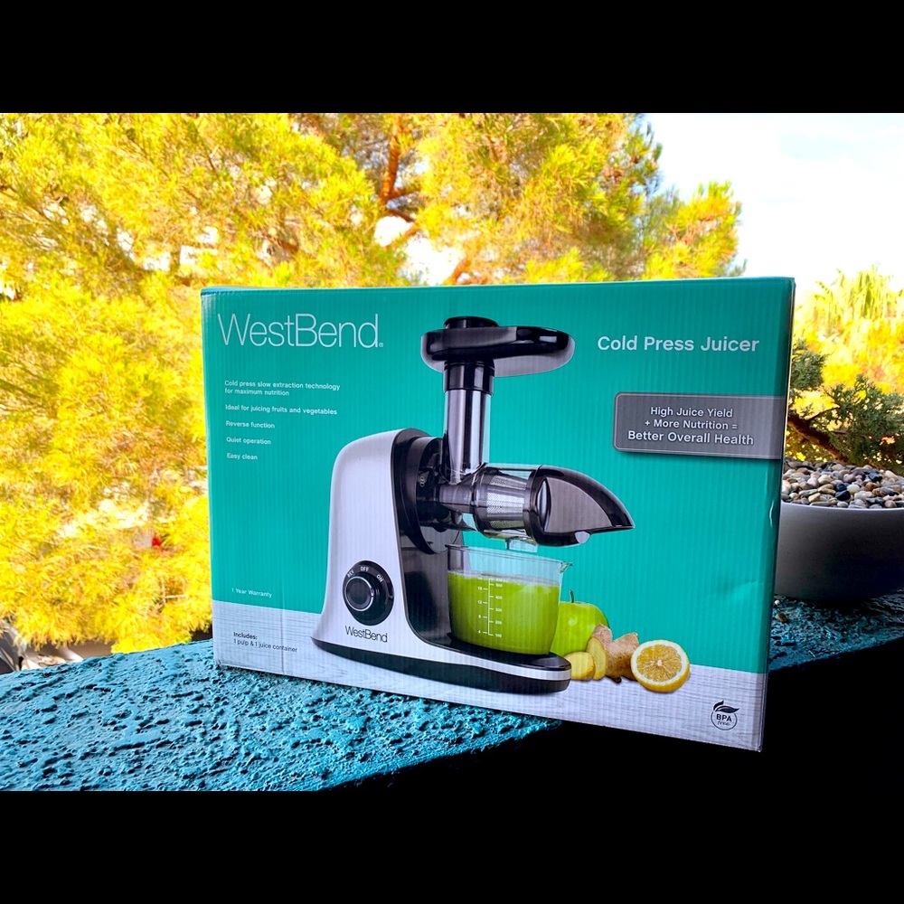 West Bend - White horizontal masticating juicer